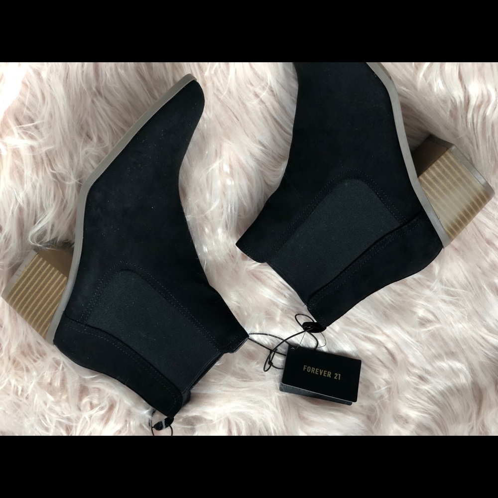 Women’s Size 8 Black Booties